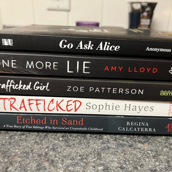 Books - Picture 3 of 3